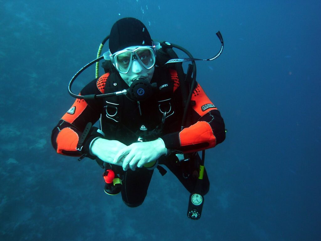 dive, underwater, water-752007.jpg